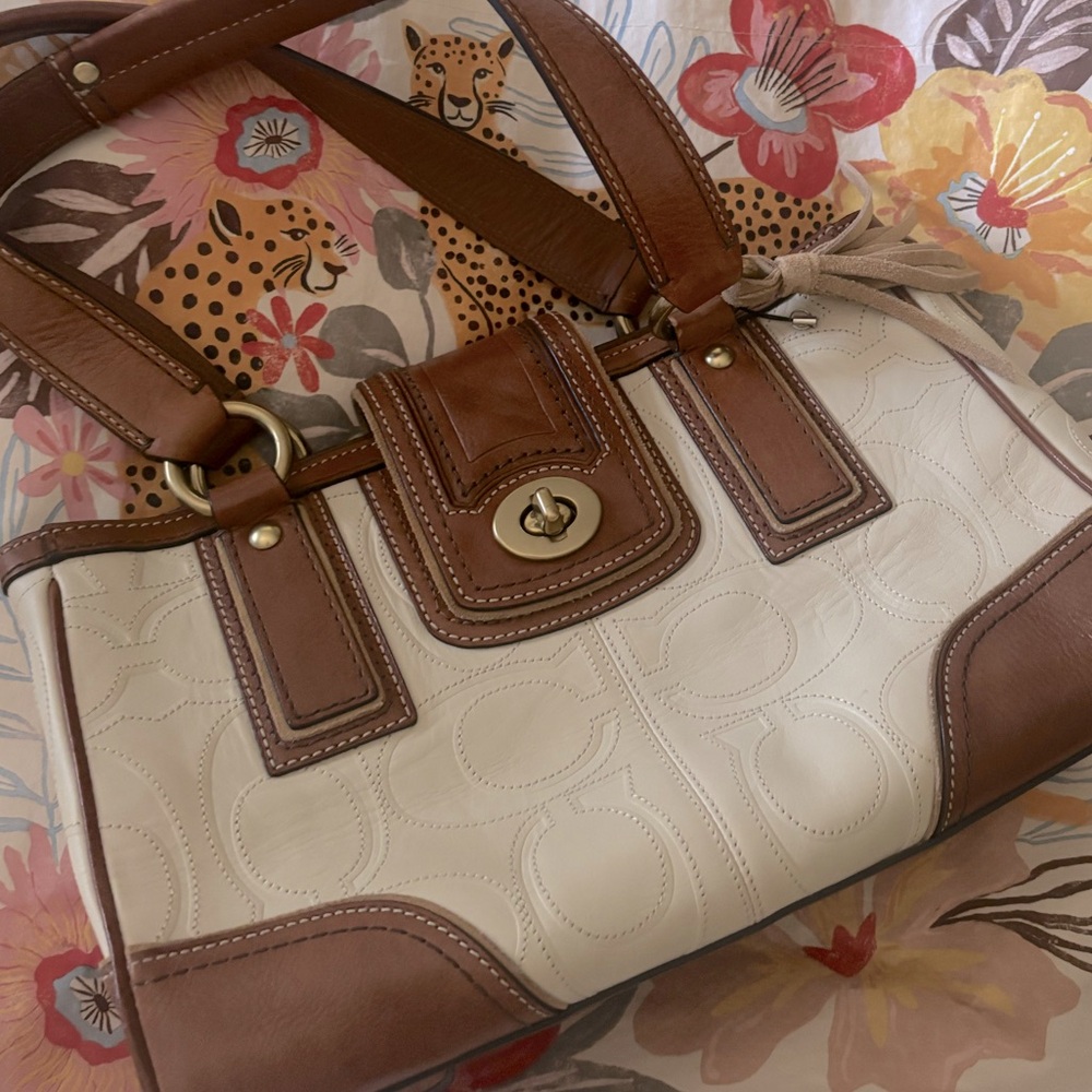Auth Coach 2007 Leather Vintage Hampton Signature Parchment/Saddle 11330